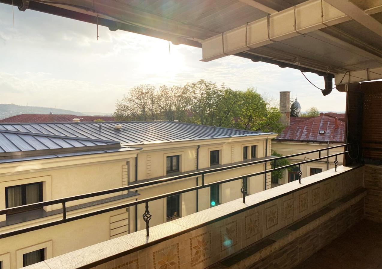 Spacious Apartment In City Centre Iasi Exterior photo