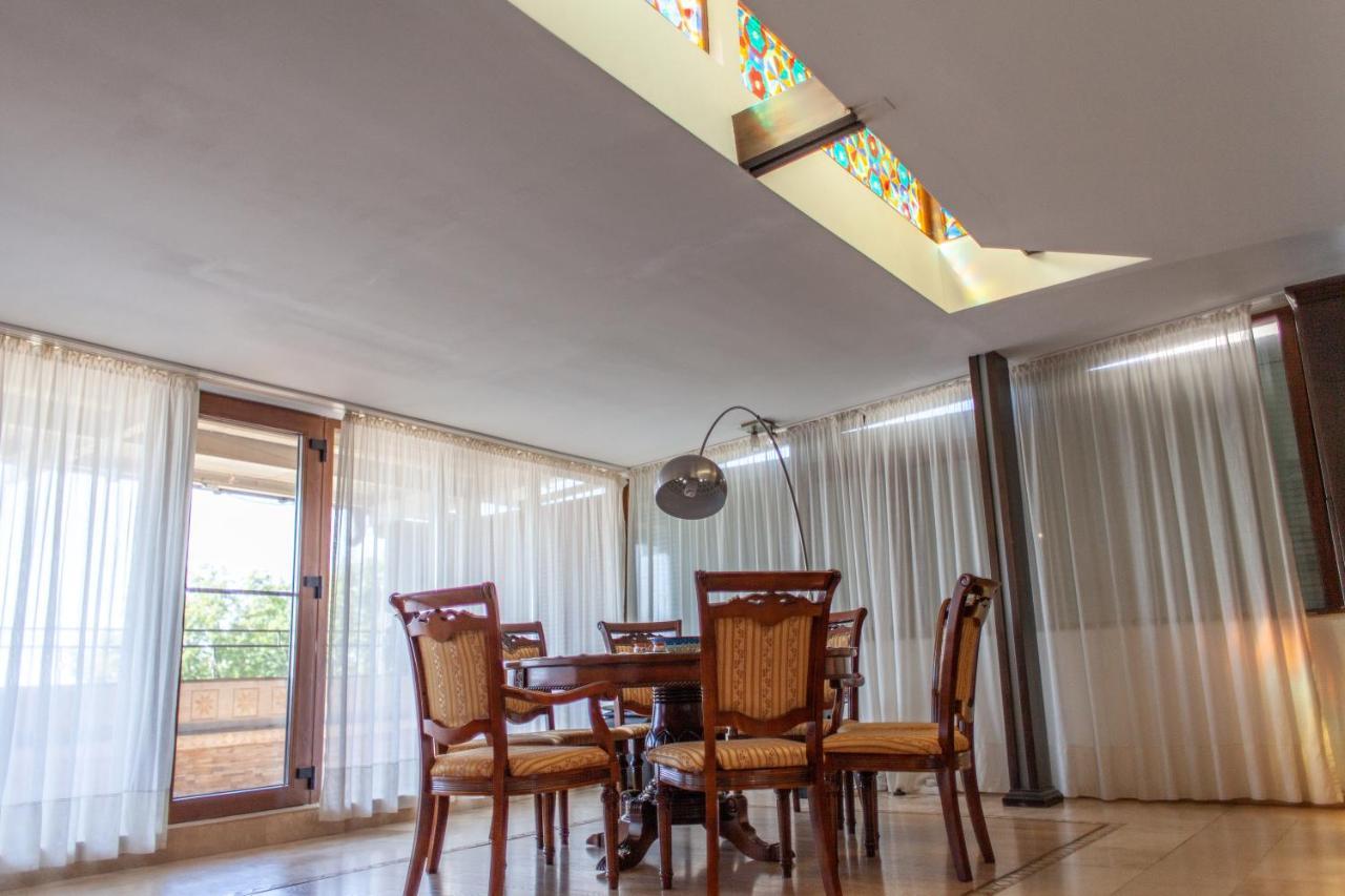 Spacious Apartment In City Centre Iasi Exterior photo