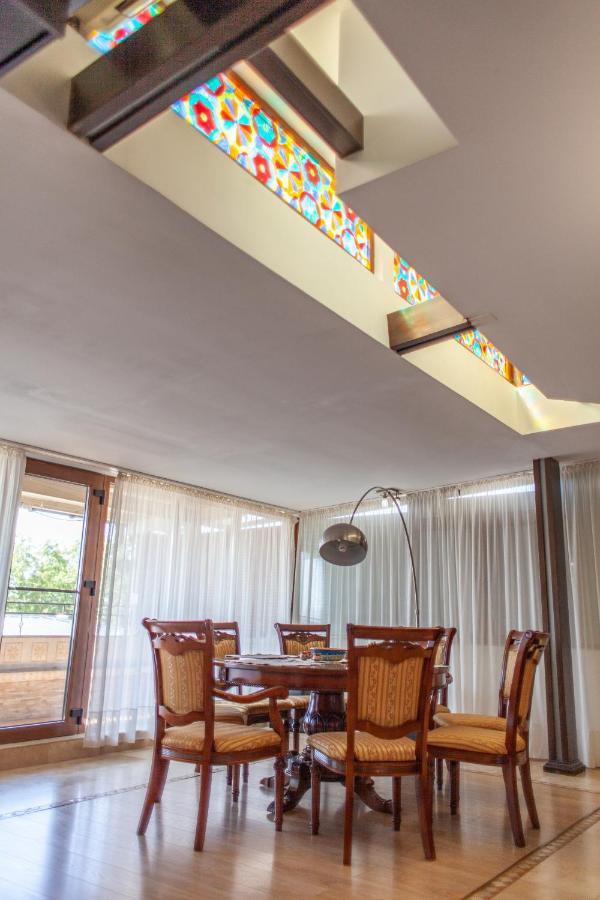 Spacious Apartment In City Centre Iasi Exterior photo