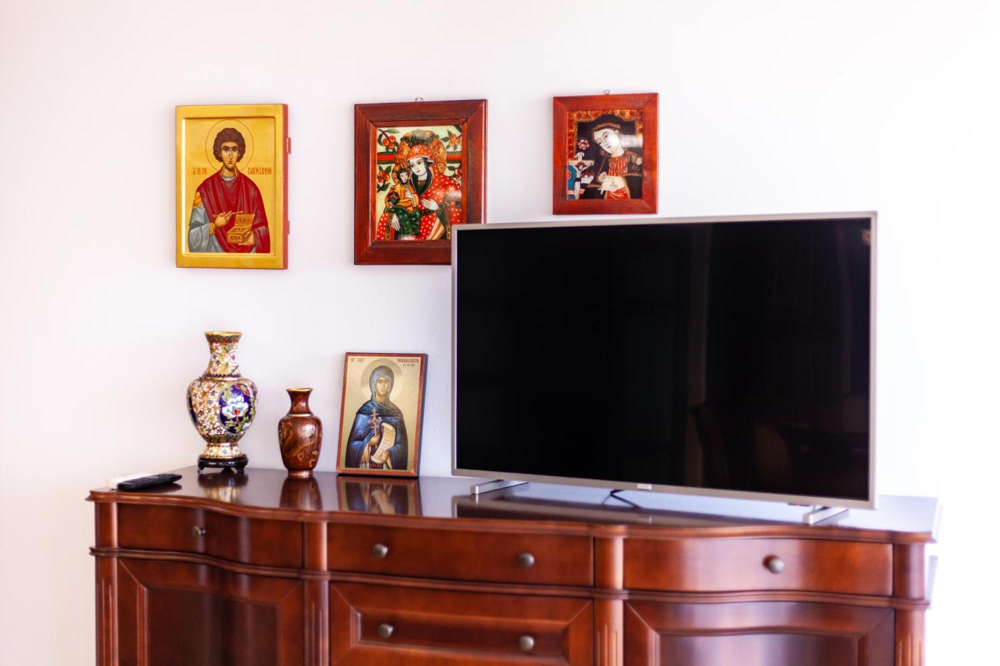 Spacious Apartment In City Centre Iasi Exterior photo