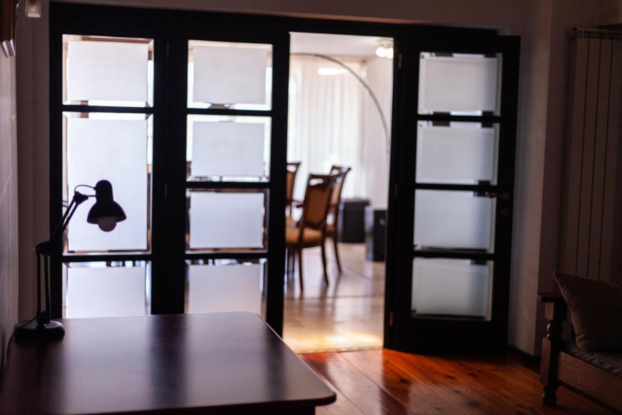 Spacious Apartment In City Centre Iasi Exterior photo