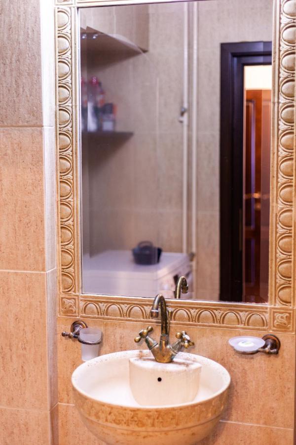 Spacious Apartment In City Centre Iasi Exterior photo