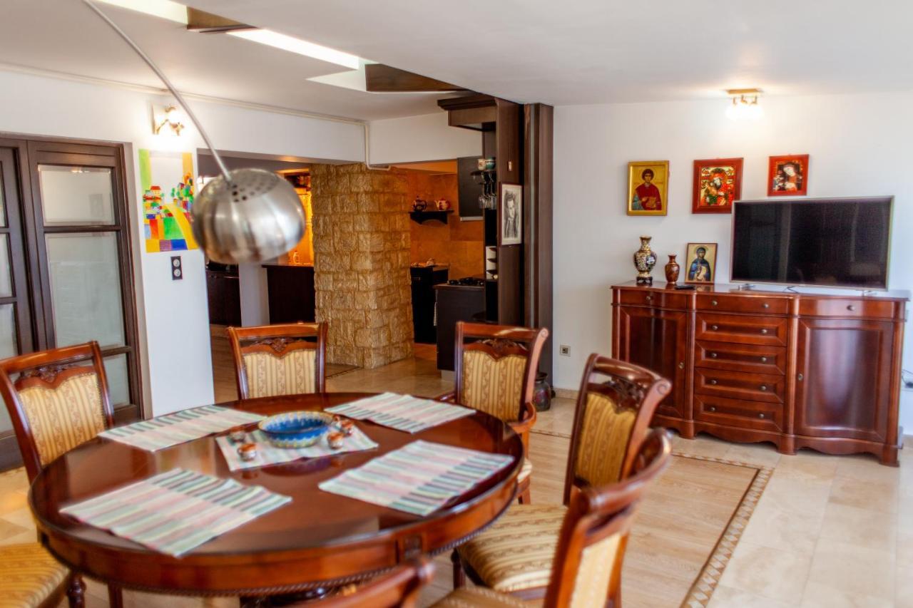Spacious Apartment In City Centre Iasi Exterior photo