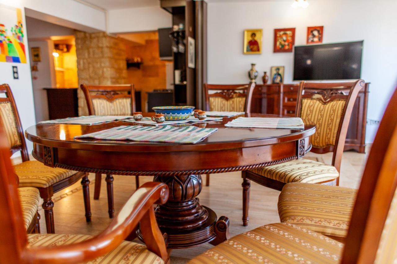 Spacious Apartment In City Centre Iasi Exterior photo