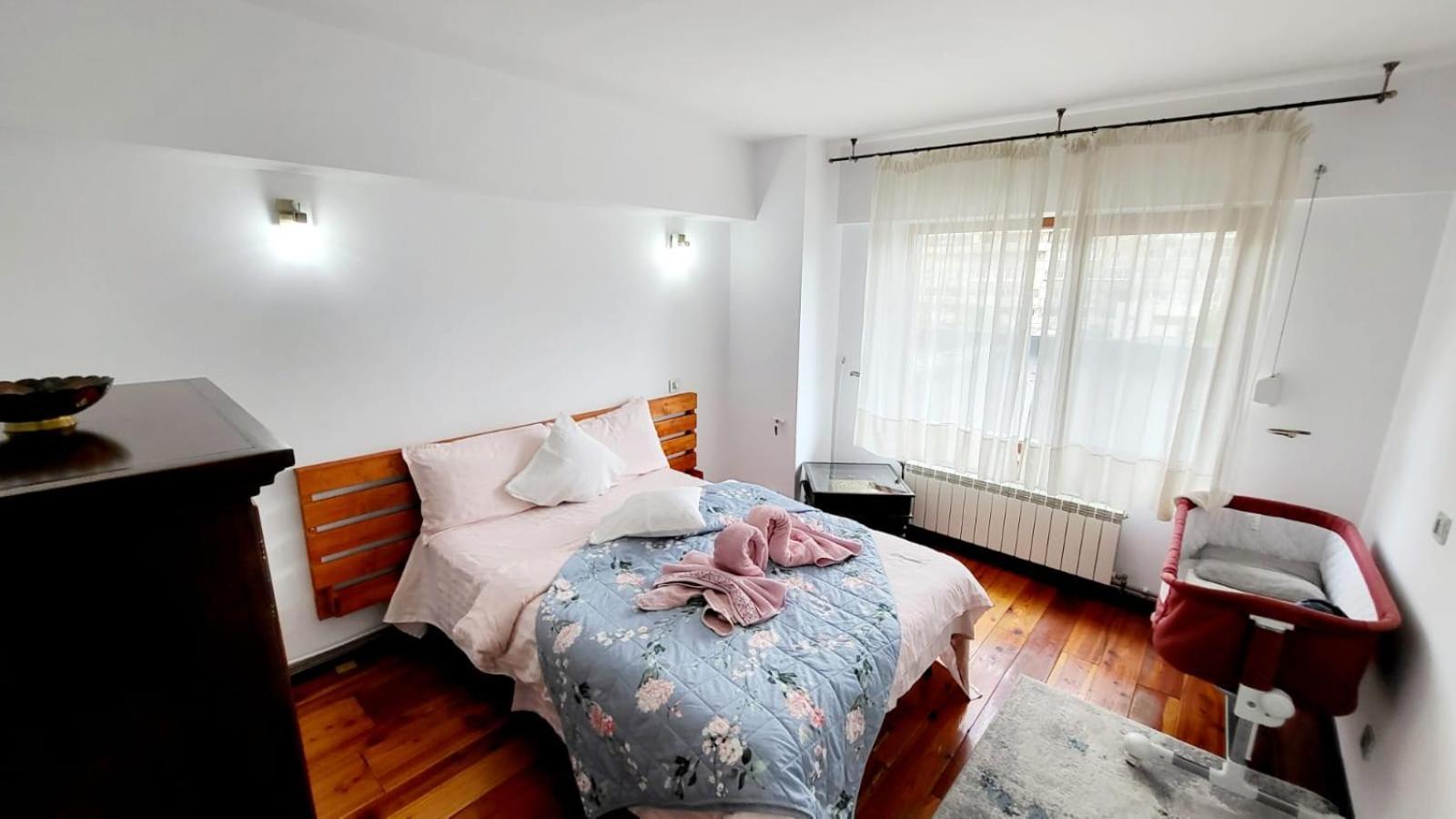 Spacious Apartment In City Centre Iasi Exterior photo