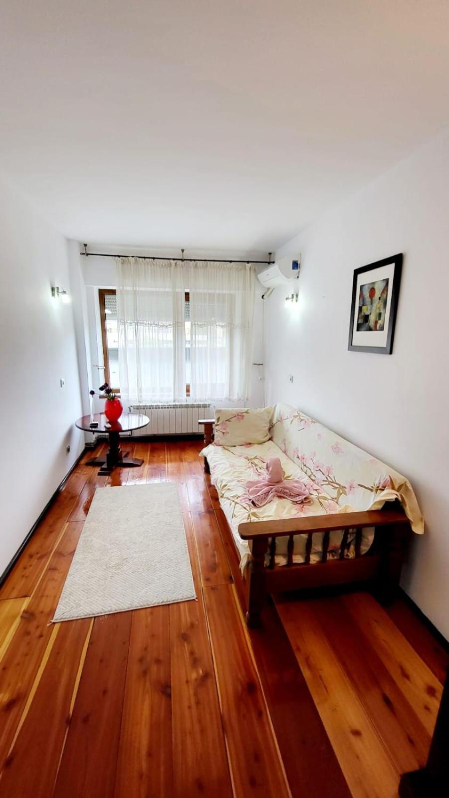 Spacious Apartment In City Centre Iasi Exterior photo